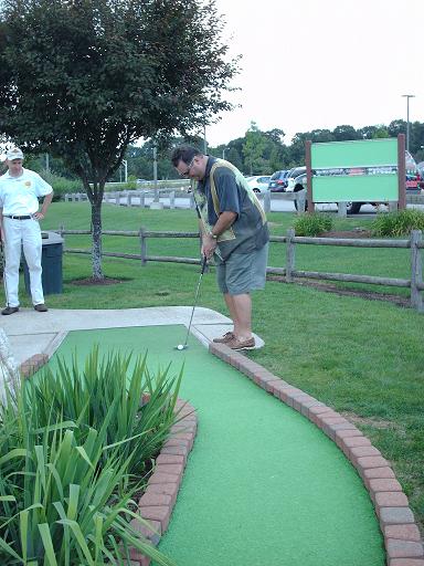 Pete putts