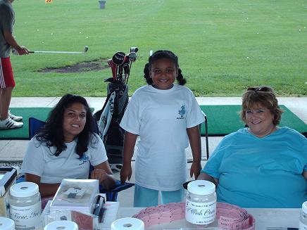 Volunteers Venus & Michelle